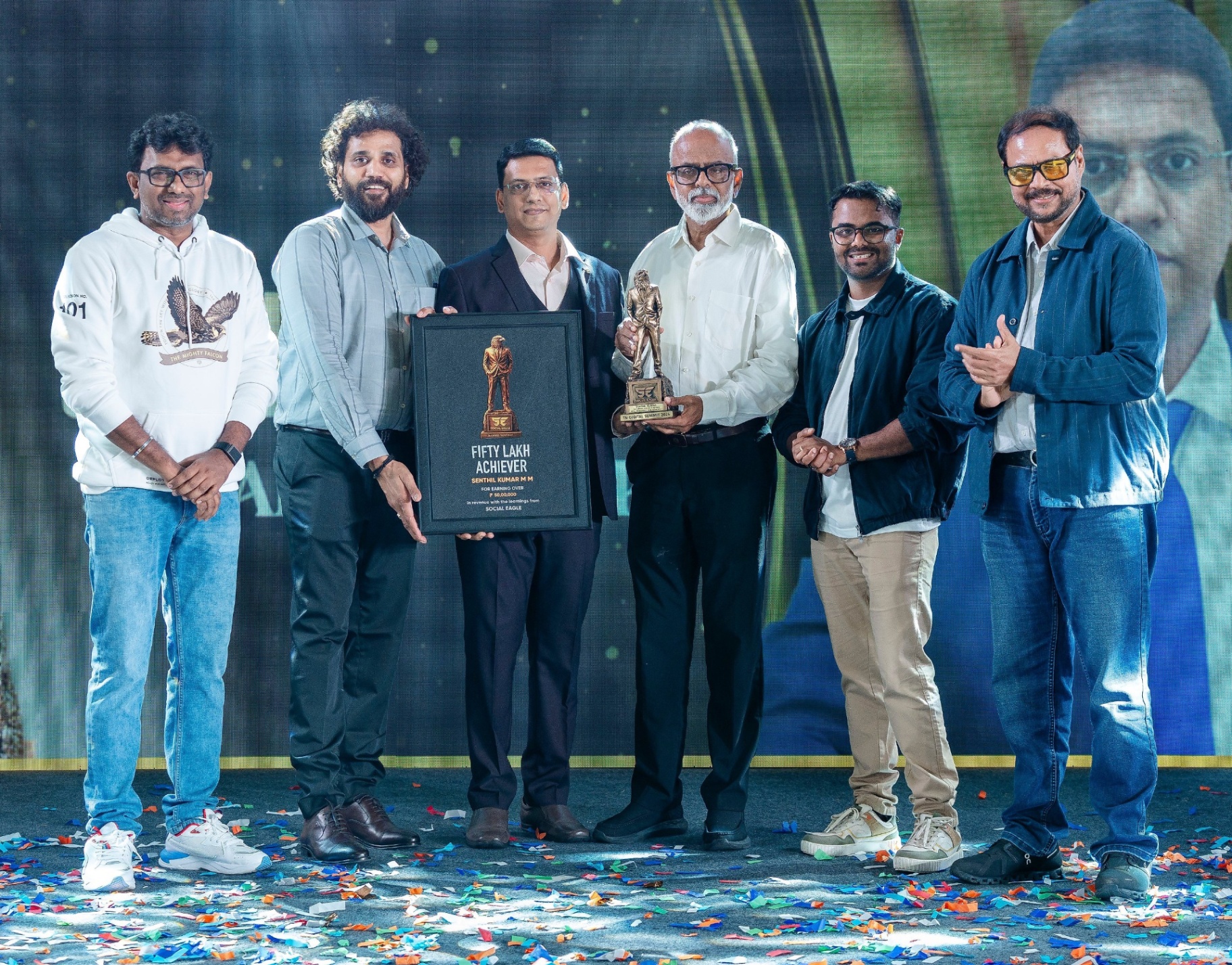 Senthil Kumar receiving the Digital Marketing Excellence Award at Tamil Nadu Digital Summit 2026